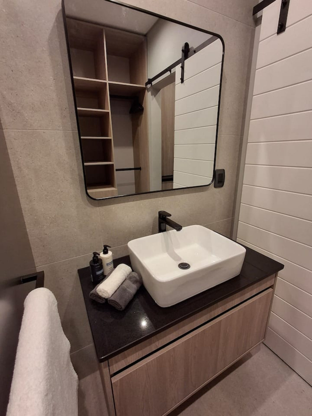 CBD Stylish and Cozy 1 Bed Apartment