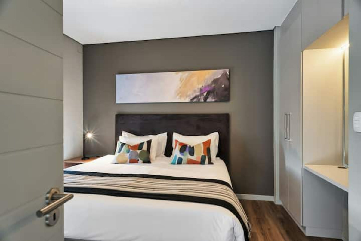 Sea Point Contemporary Living 1 Bed Apartment